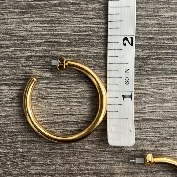 J.CREW Gold Hoop Earrings 1.5" Chunky Hoops Jewelry Classic Vacation Retro 90s - Picture 6 of 6